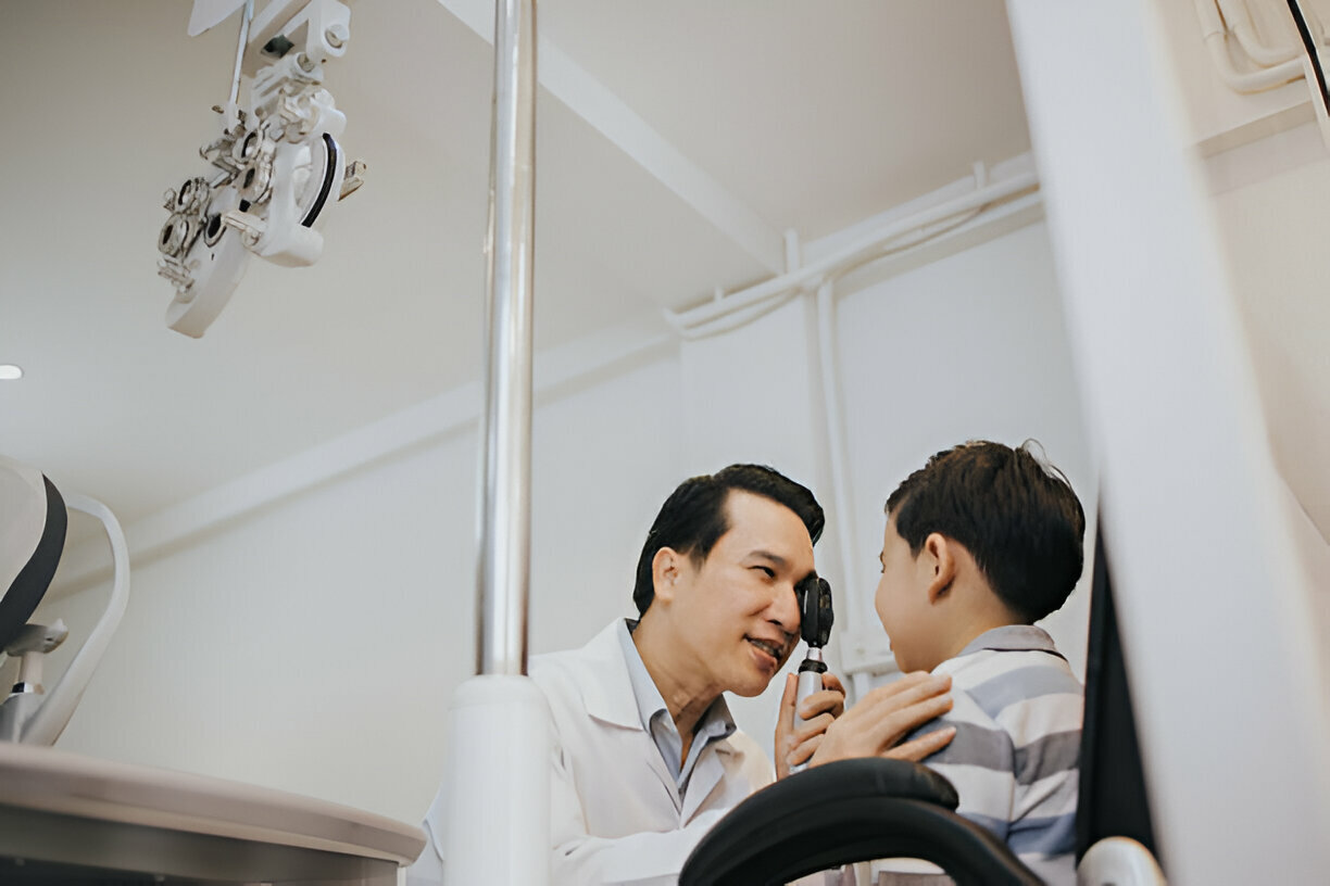 Chi phí điều trị cận, viễn thị ngày càng cao nhưng hiệu quả không bền vững